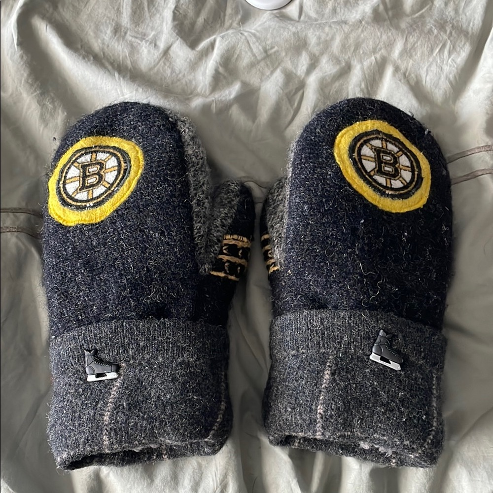 Bruins Mittens